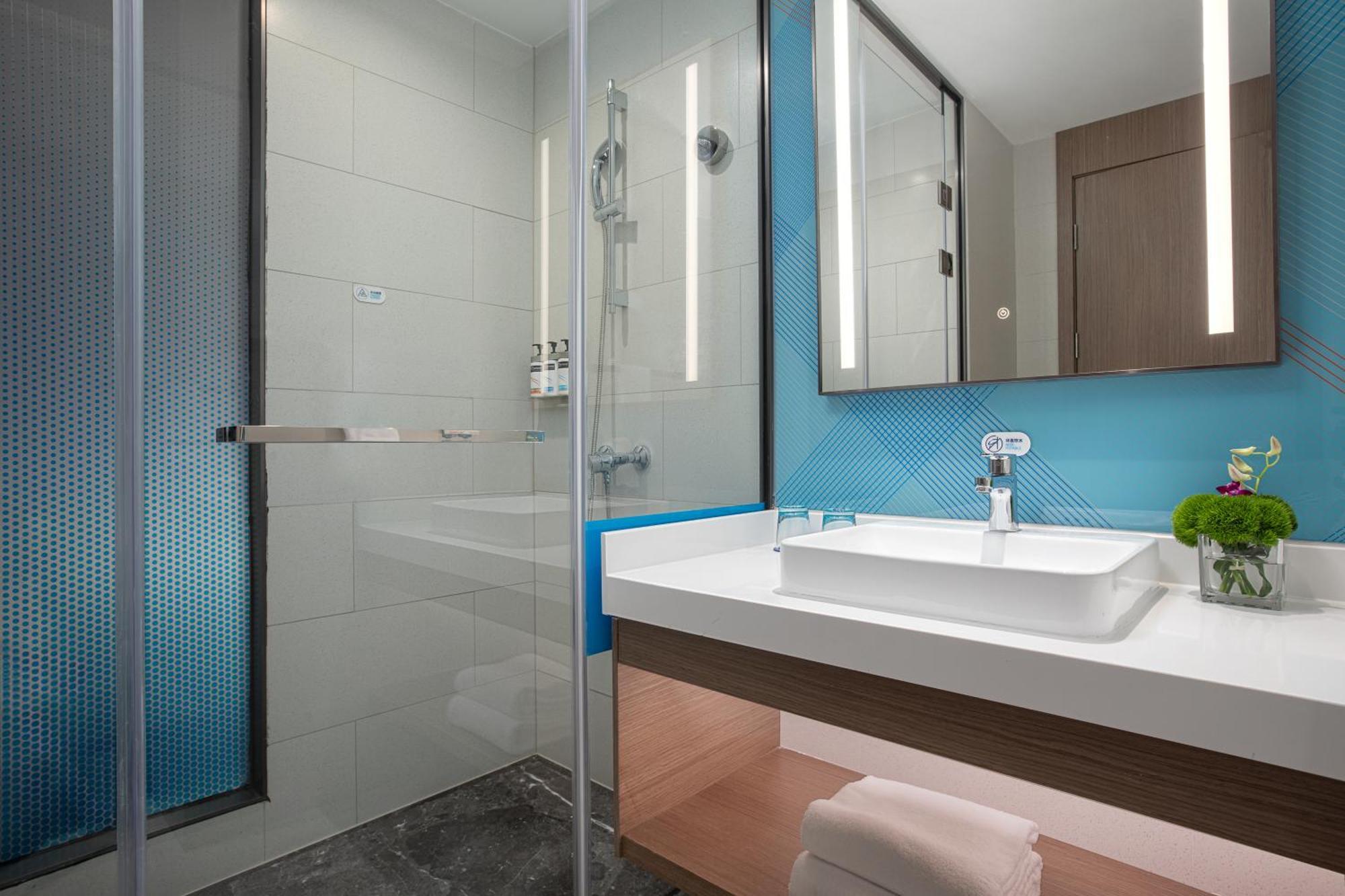Holiday Inn Express Changfeng Park Shanghaj Zewnętrze zdjęcie