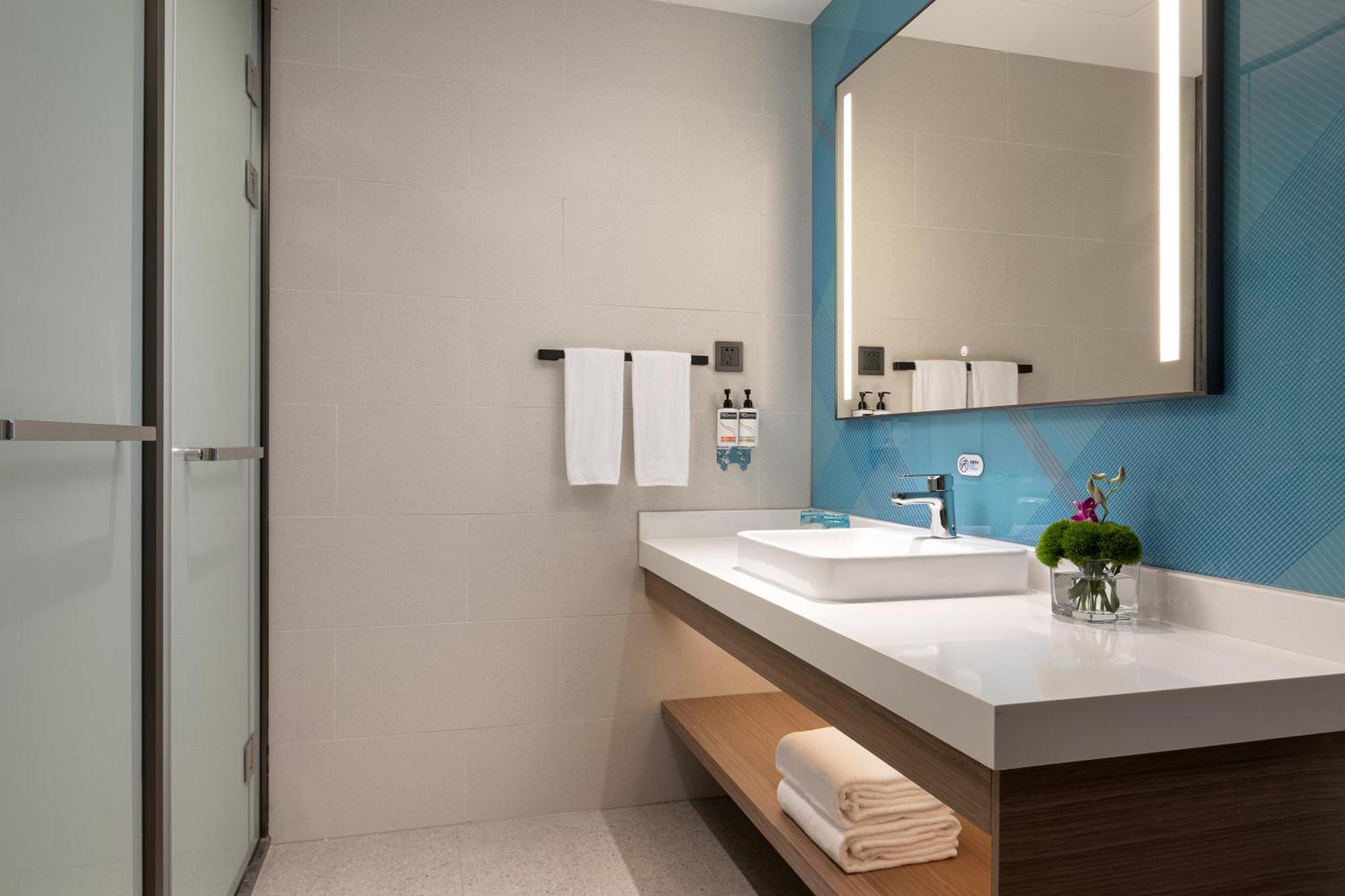 Holiday Inn Express Changfeng Park Shanghaj Zewnętrze zdjęcie