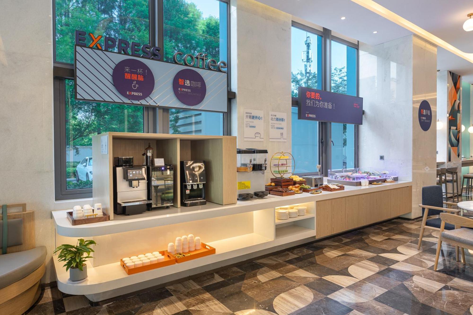 Holiday Inn Express Changfeng Park Shanghaj Zewnętrze zdjęcie