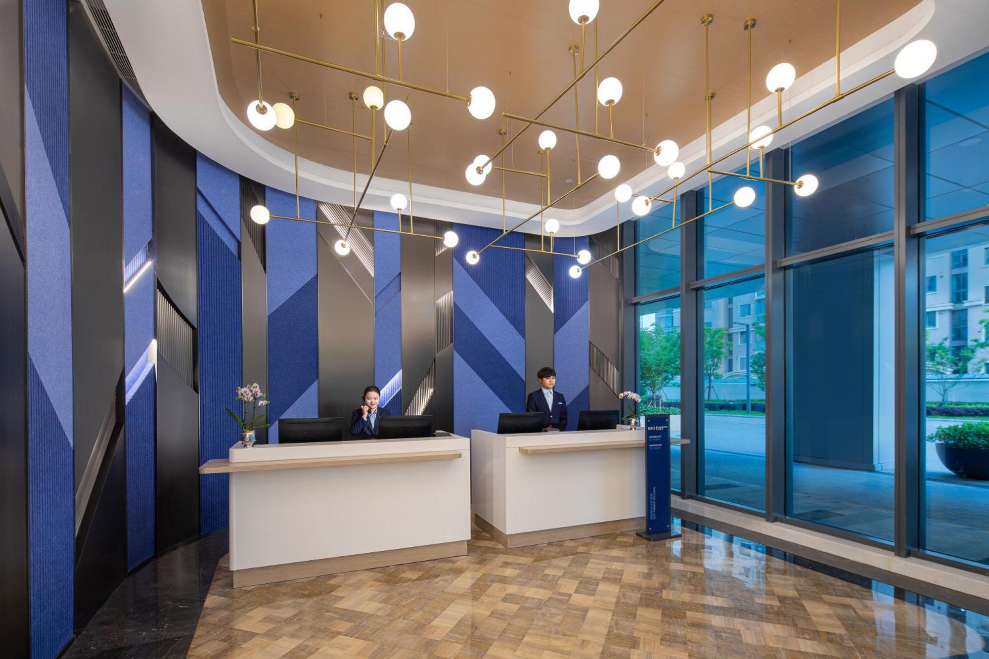 Holiday Inn Express Changfeng Park Shanghaj Zewnętrze zdjęcie