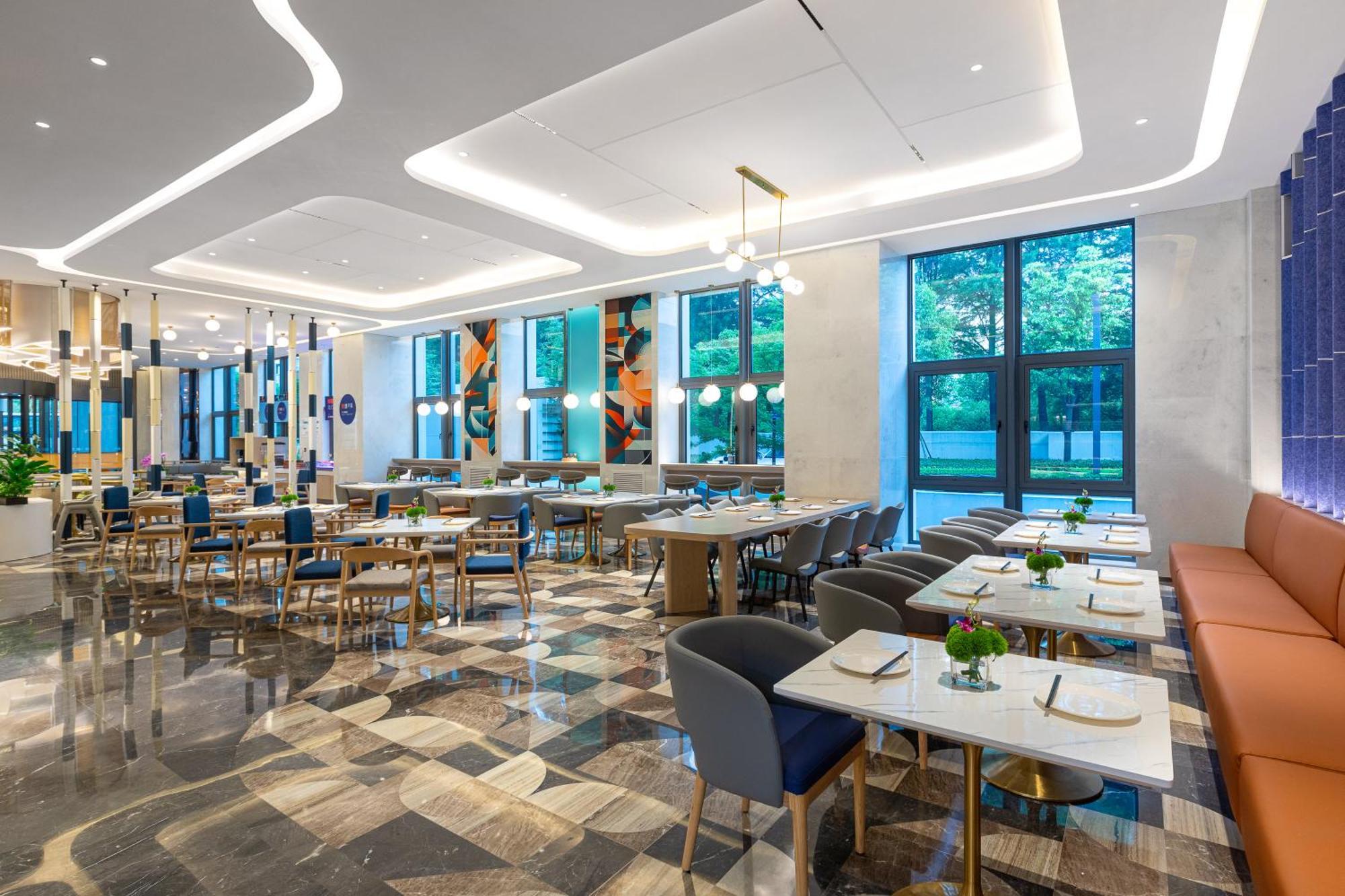 Holiday Inn Express Changfeng Park Shanghaj Zewnętrze zdjęcie