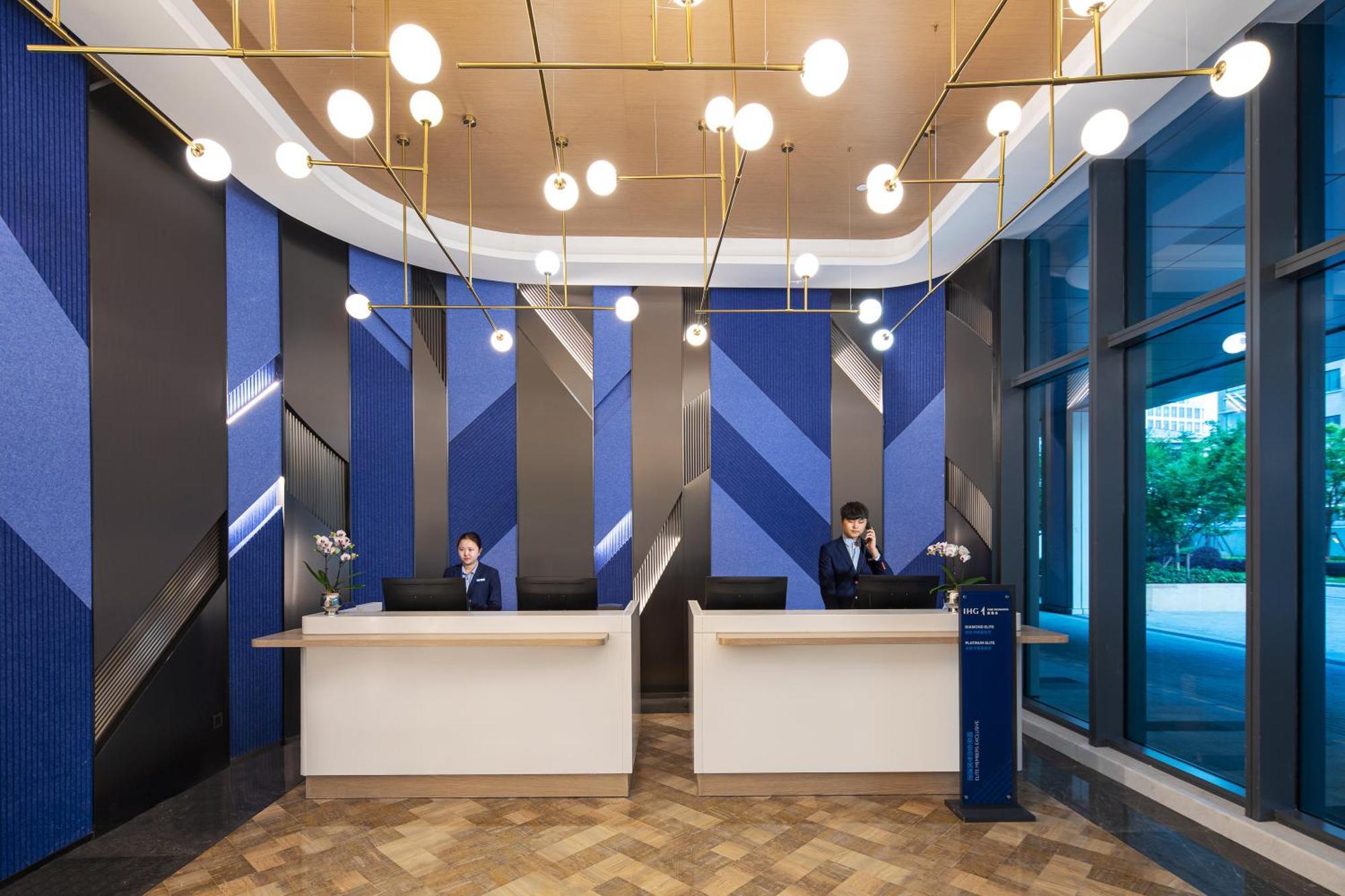 Holiday Inn Express Changfeng Park Shanghaj Zewnętrze zdjęcie