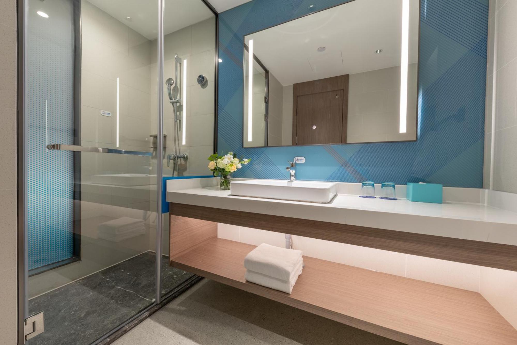Holiday Inn Express Changfeng Park Shanghaj Zewnętrze zdjęcie