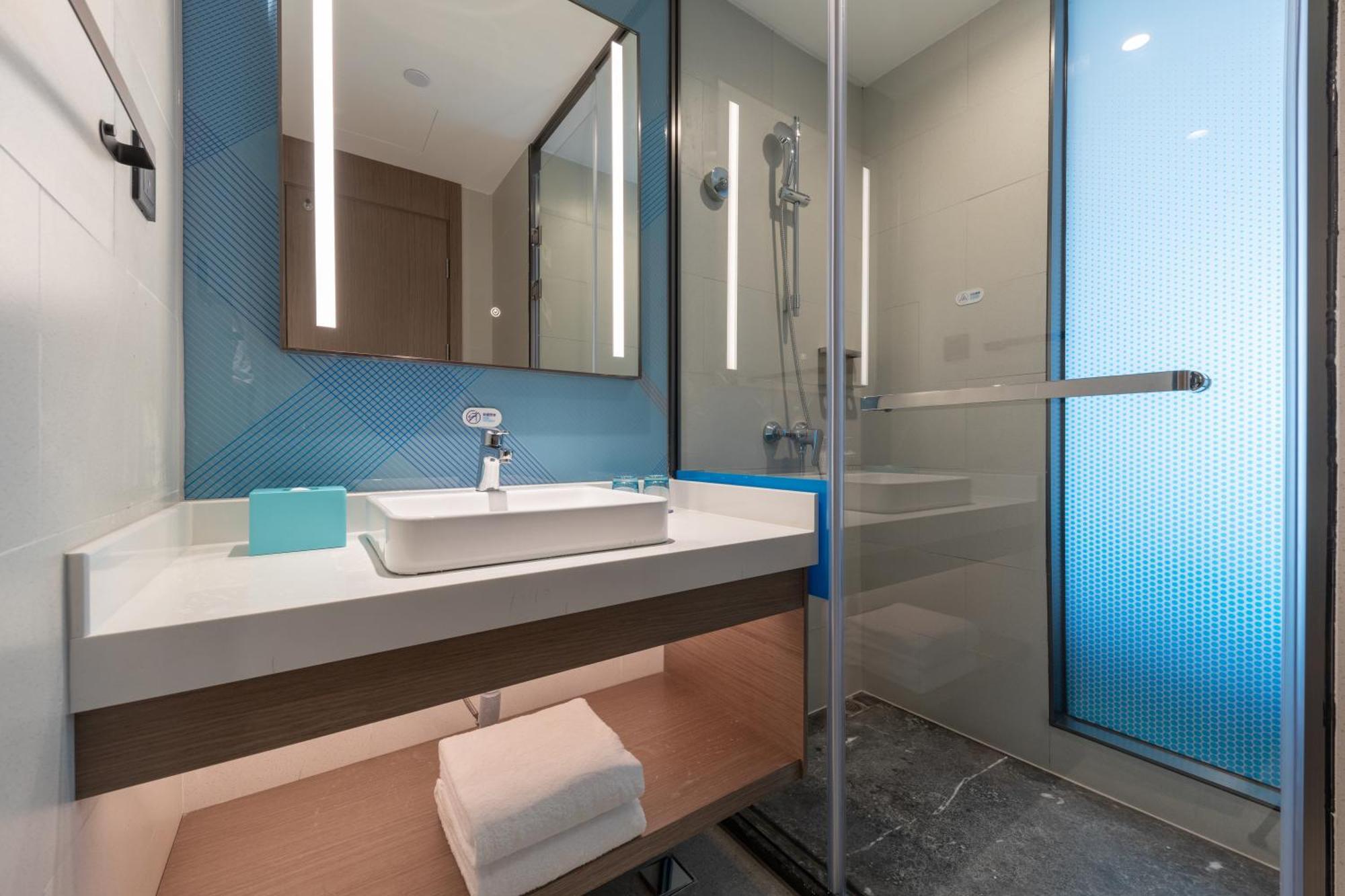 Holiday Inn Express Changfeng Park Shanghaj Zewnętrze zdjęcie