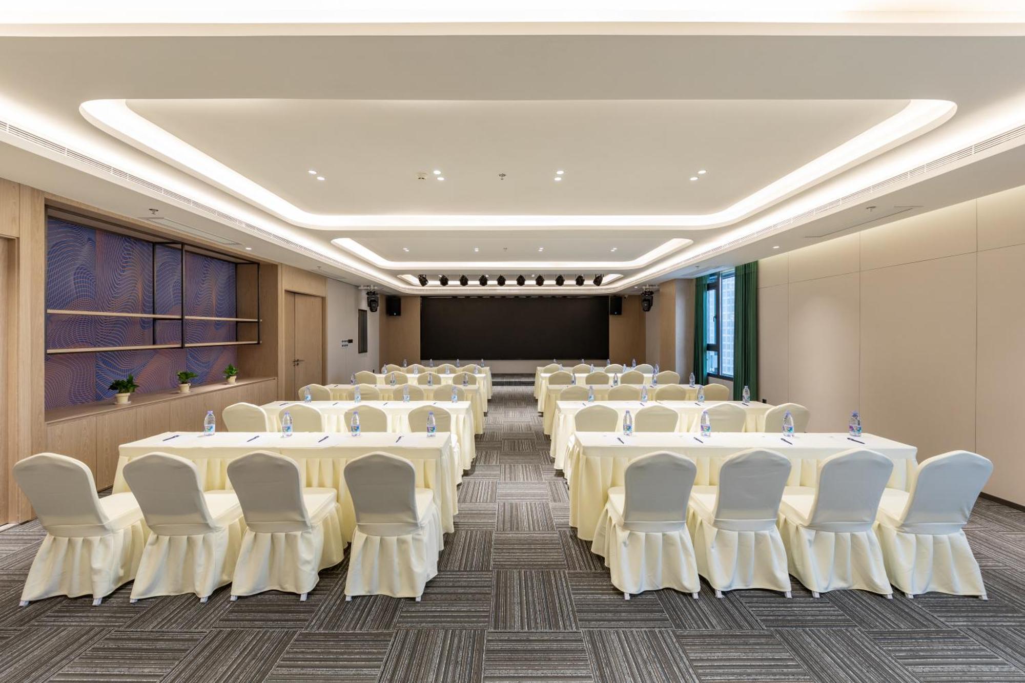 Holiday Inn Express Changfeng Park Shanghaj Zewnętrze zdjęcie